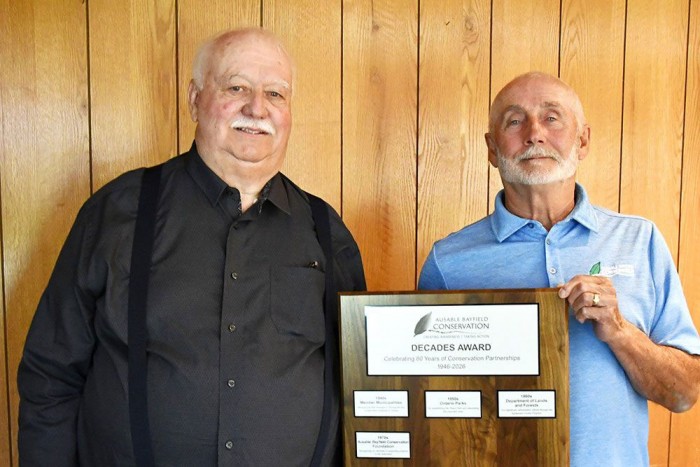 ABCF Chair Charles receives award from ABCA Chair Ray.